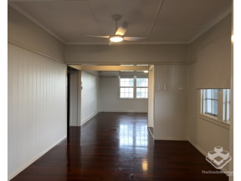 93 Esplanade, Point Vernon QLD 4655