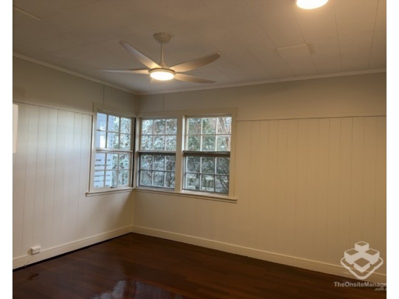 93 Esplanade, Point Vernon QLD 4655