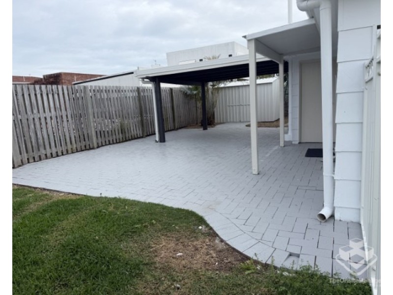 93 Esplanade, Point Vernon QLD 4655