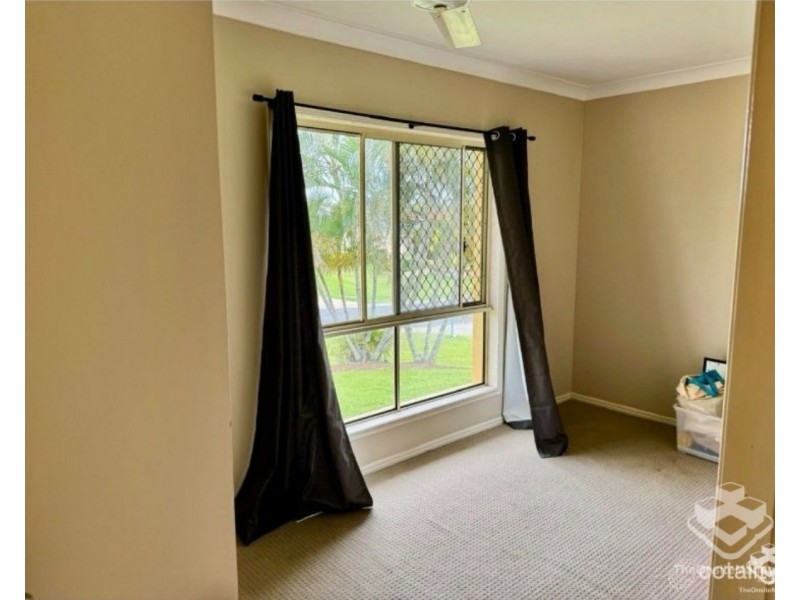 28 Nottinghill Gate Drive, Arundel QLD 4214
