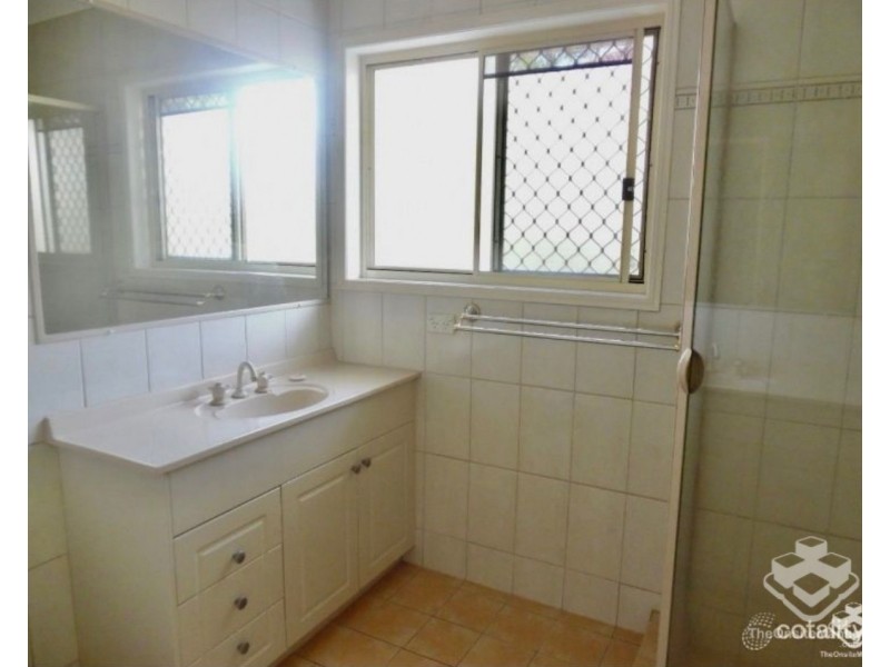 28 Nottinghill Gate Drive, Arundel QLD 4214