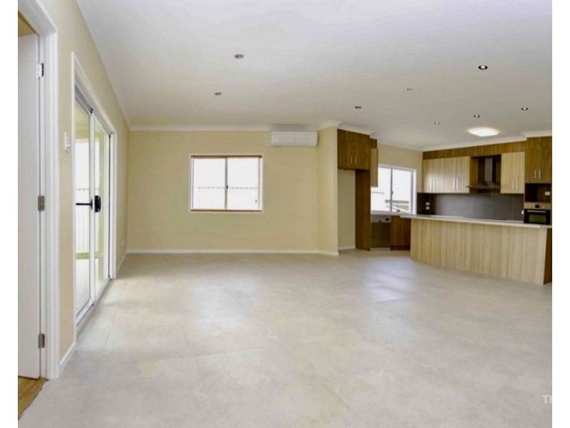 23 Windsor Circuit, Maudsland QLD 4210