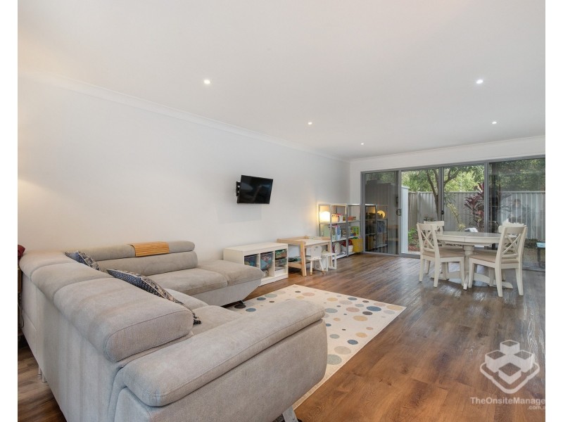 20/1 Belongil Street, Pacific Pines QLD 4211