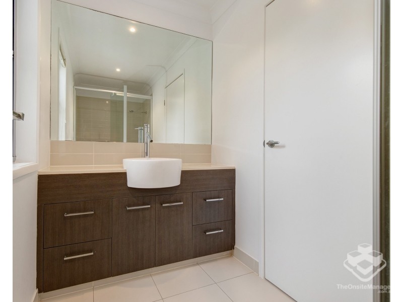 20/1 Belongil Street, Pacific Pines QLD 4211
