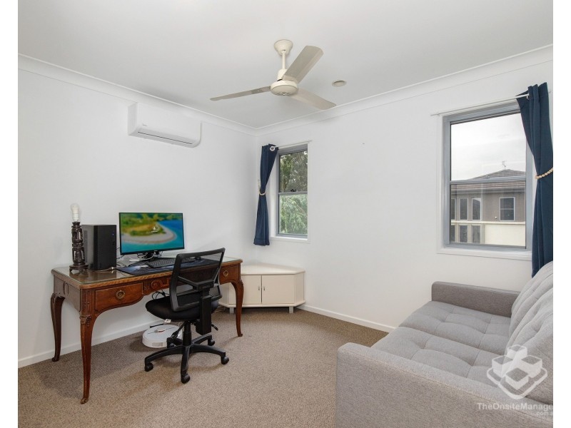 20/1 Belongil Street, Pacific Pines QLD 4211