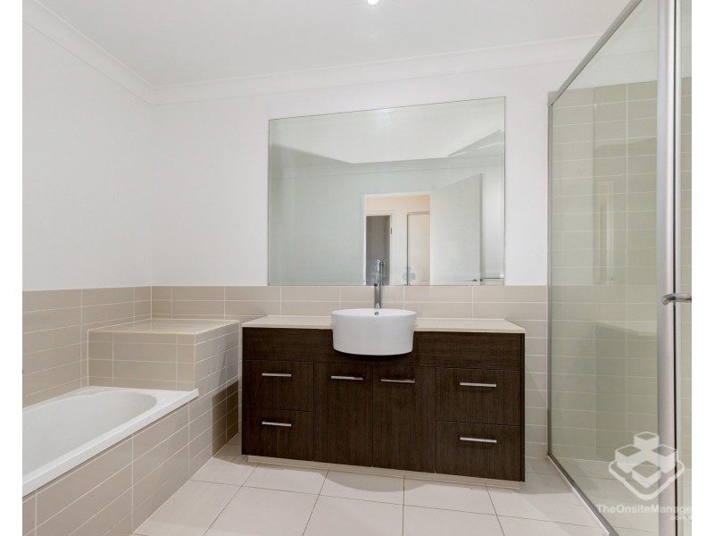 20/1 Belongil Street, Pacific Pines QLD 4211