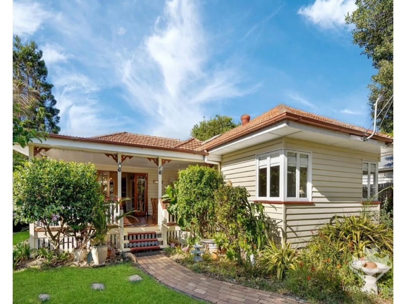 18 Dublin Street, Yeronga QLD 4104