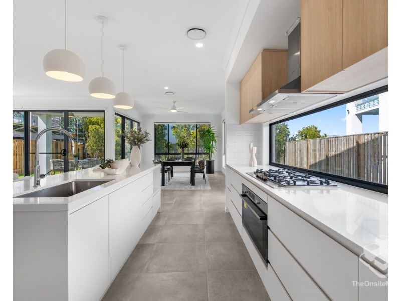 39 Santa Monica Boulevard, Hope Island QLD 4212