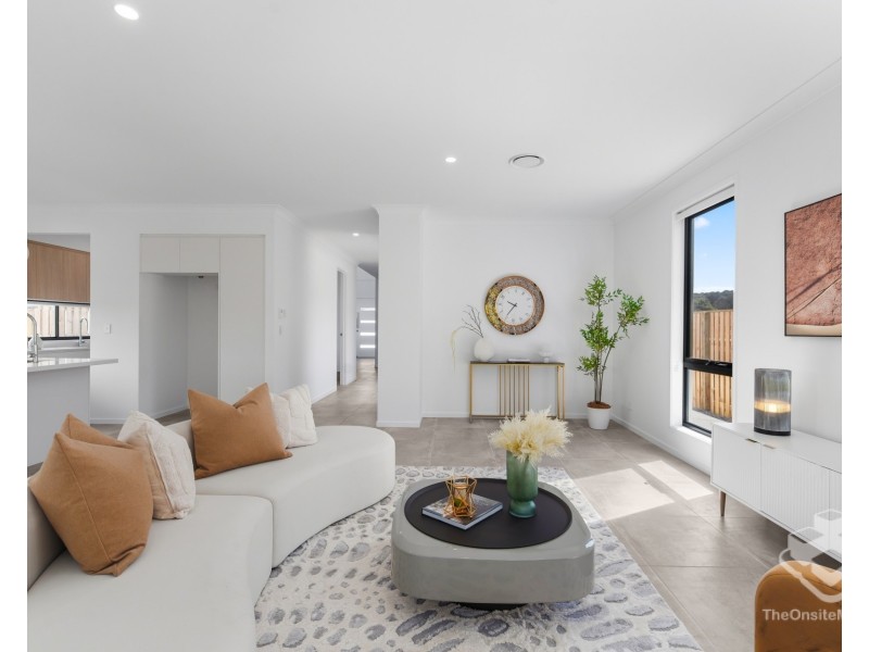 39 Santa Monica Boulevard, Hope Island QLD 4212