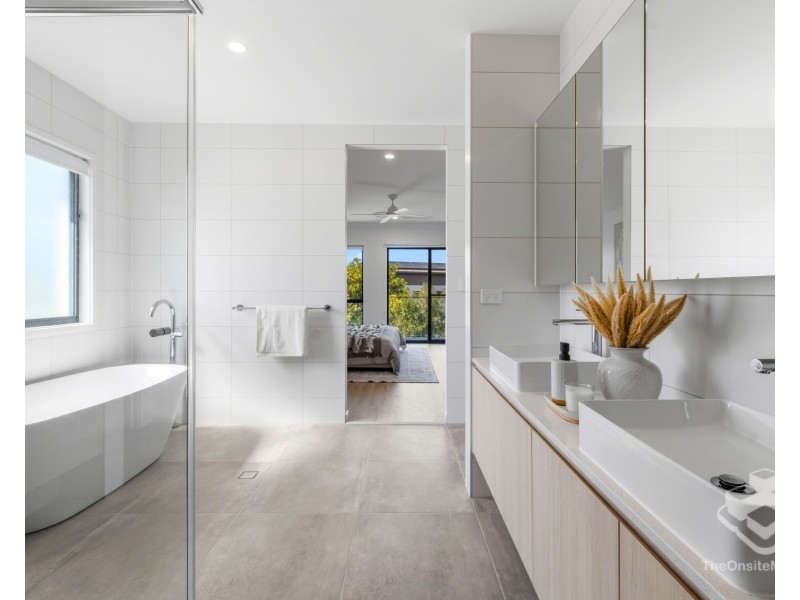 39 Santa Monica Boulevard, Hope Island QLD 4212