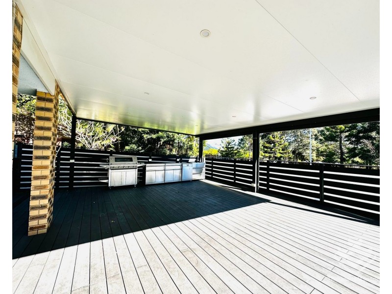 8 Bridgnorth Street, Carindale QLD 4152