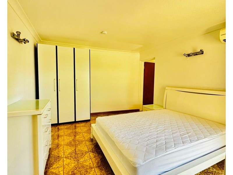 8 Bridgnorth Street, Carindale QLD 4152