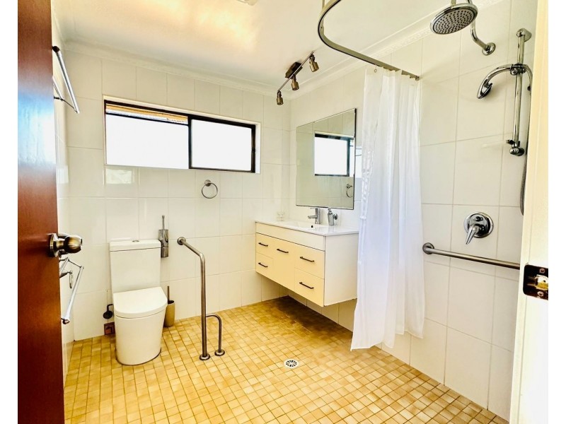 8 Bridgnorth Street, Carindale QLD 4152
