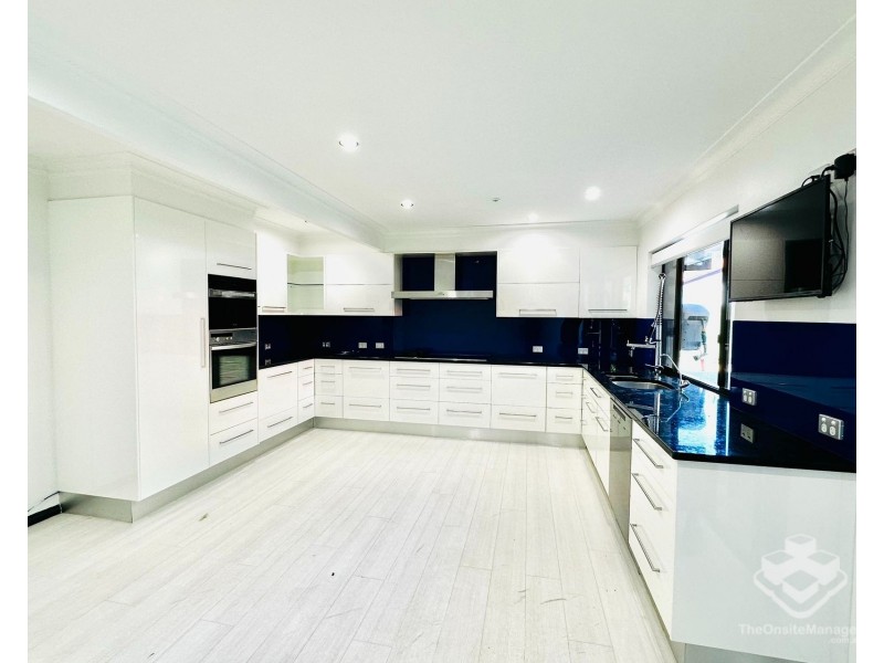 8 Bridgnorth Street, Carindale QLD 4152
