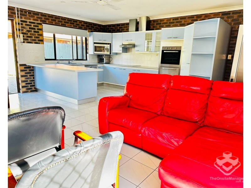 8 Bridgnorth Street, Carindale QLD 4152