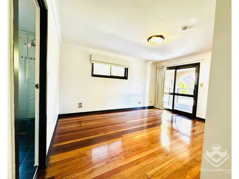 8 Bridgnorth Street, Carindale QLD 4152
