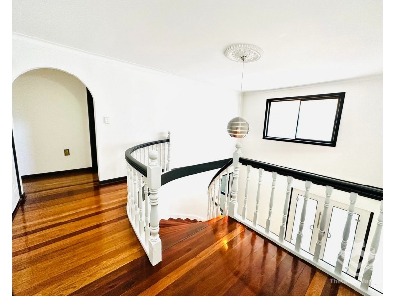 8 Bridgnorth Street, Carindale QLD 4152