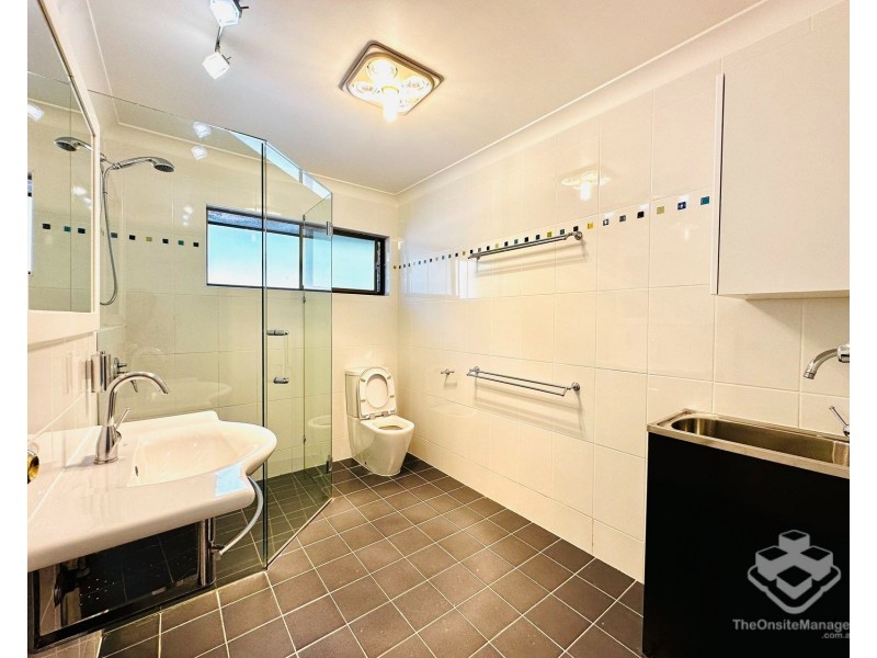 8 Bridgnorth Street, Carindale QLD 4152