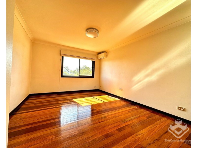 8 Bridgnorth Street, Carindale QLD 4152