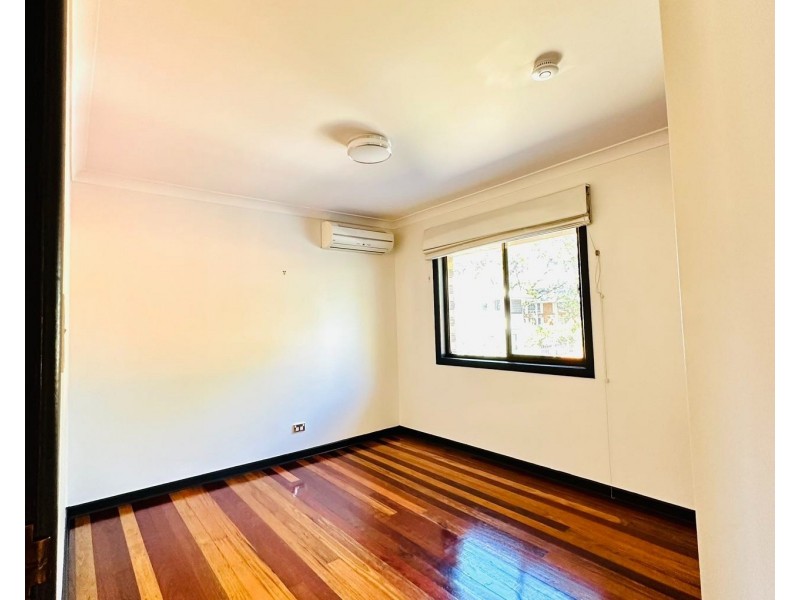 8 Bridgnorth Street, Carindale QLD 4152