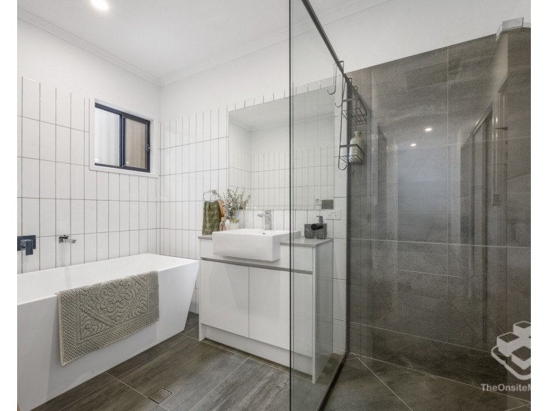 ID:21193733/33 Henderson Road, Everton Hills QLD 4053