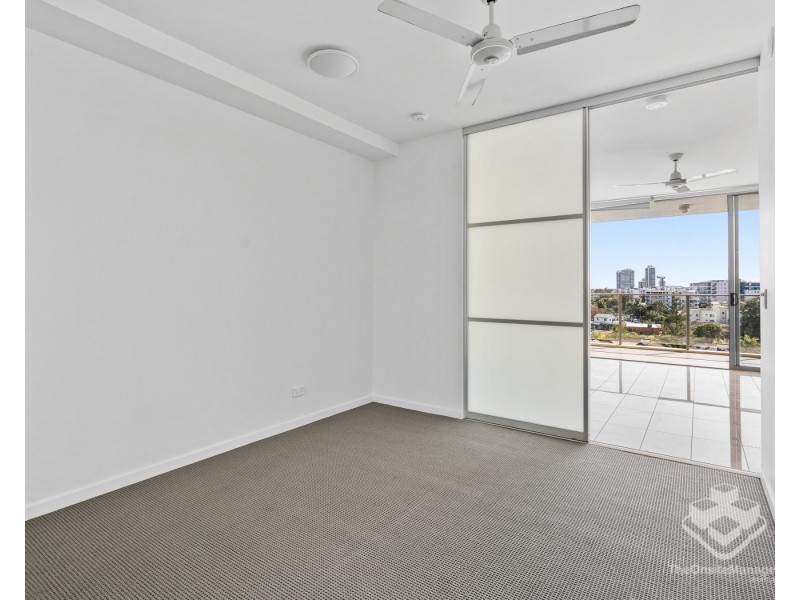 809/17 Bath Street, Labrador QLD 4215