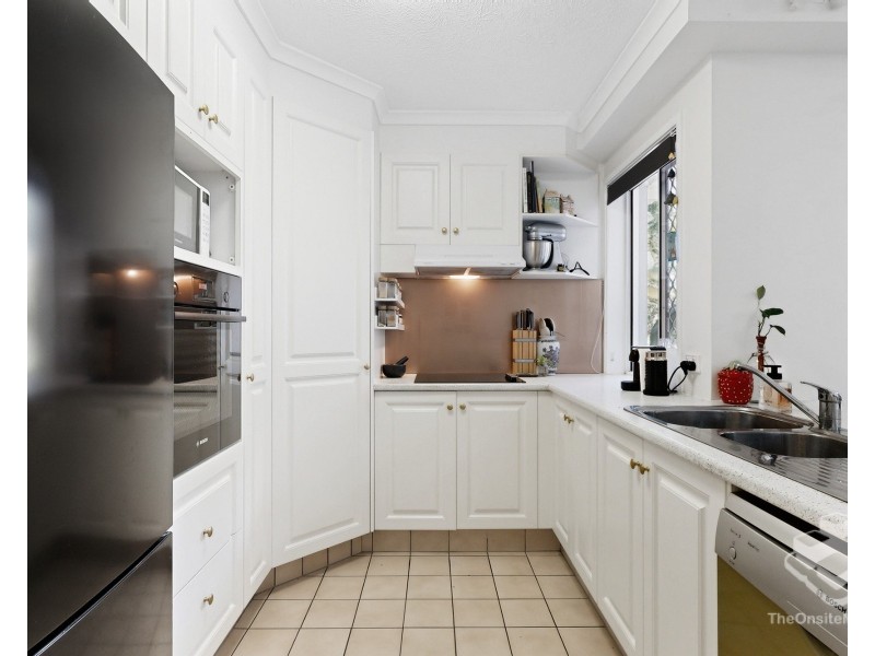 6/37 Mawarra Street, Chevron Island QLD 4217