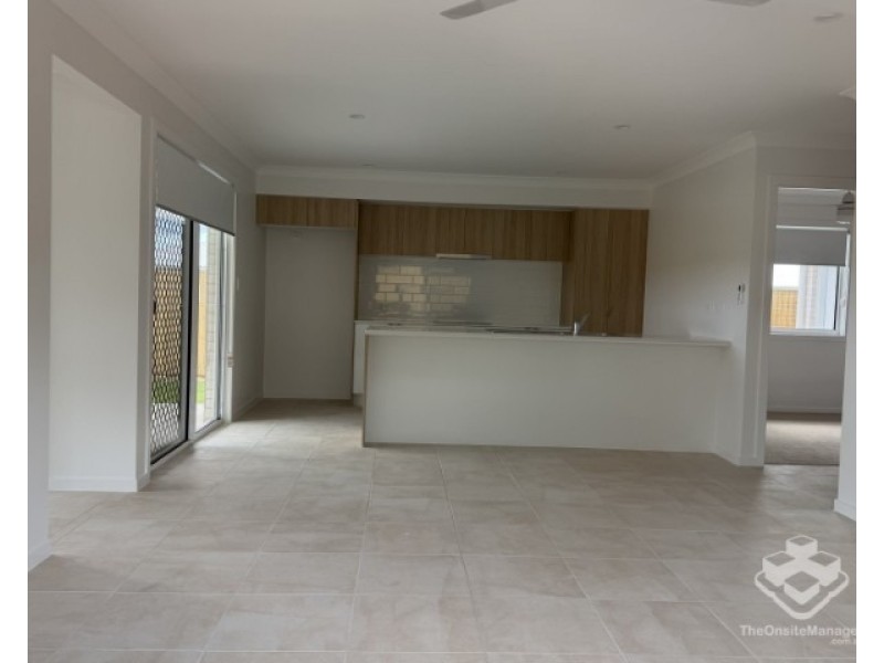 18 Evi Circuit, Pialba QLD 4655