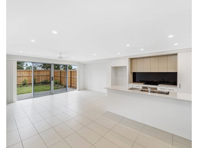 23/5 Angela Way, Pimpama QLD 4209