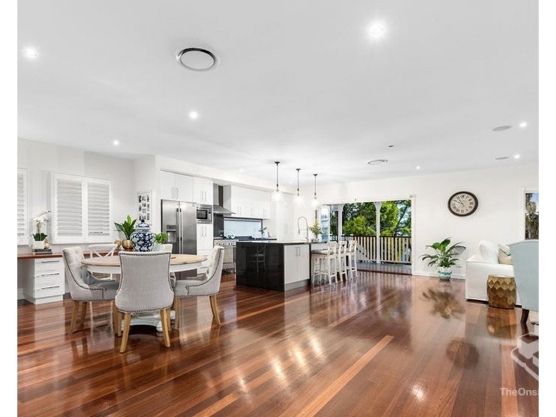 112 Watson Street, Camp Hill QLD 4152