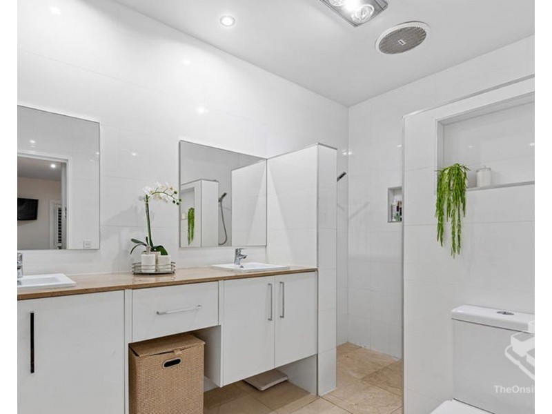 112 Watson Street, Camp Hill QLD 4152
