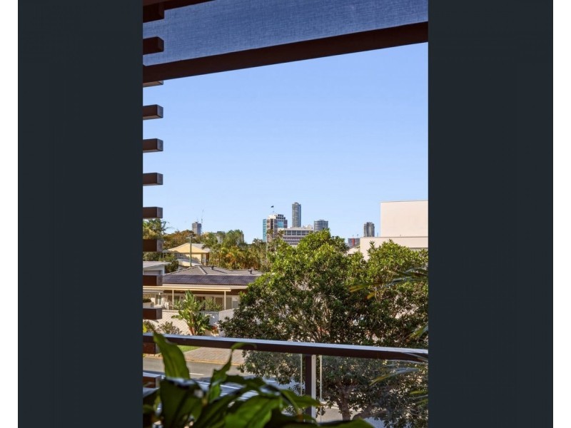 ID:21194283/1-7 Waterford Court, Bundall QLD 4217