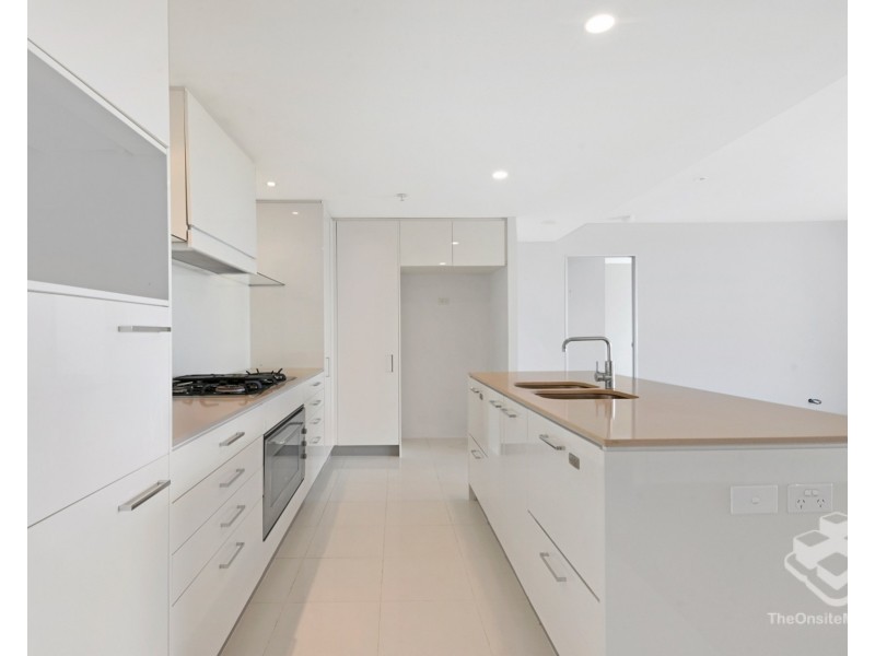 ID:21194303/230 Marine Parade, Labrador QLD 4215