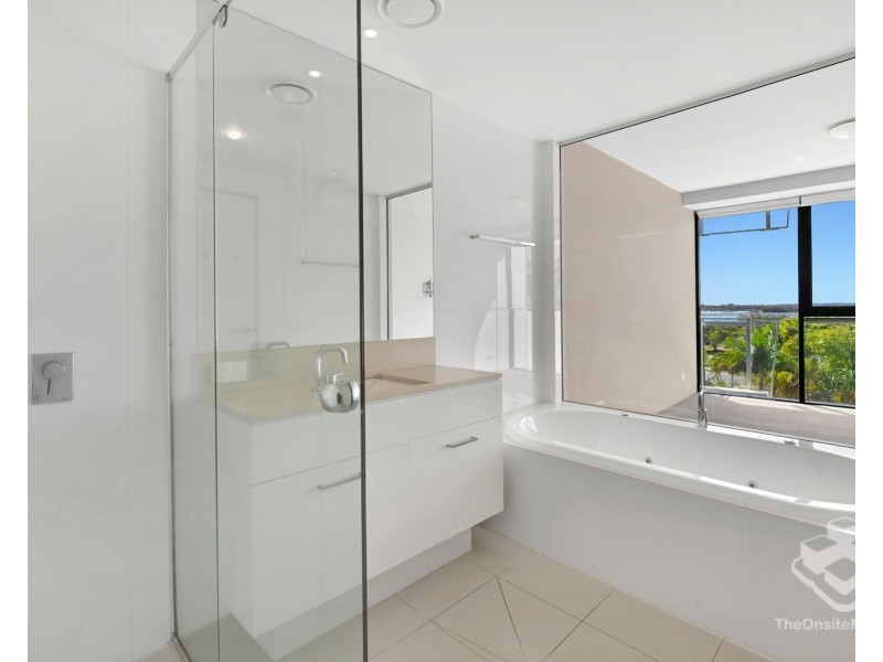 ID:21194303/230 Marine Parade, Labrador QLD 4215