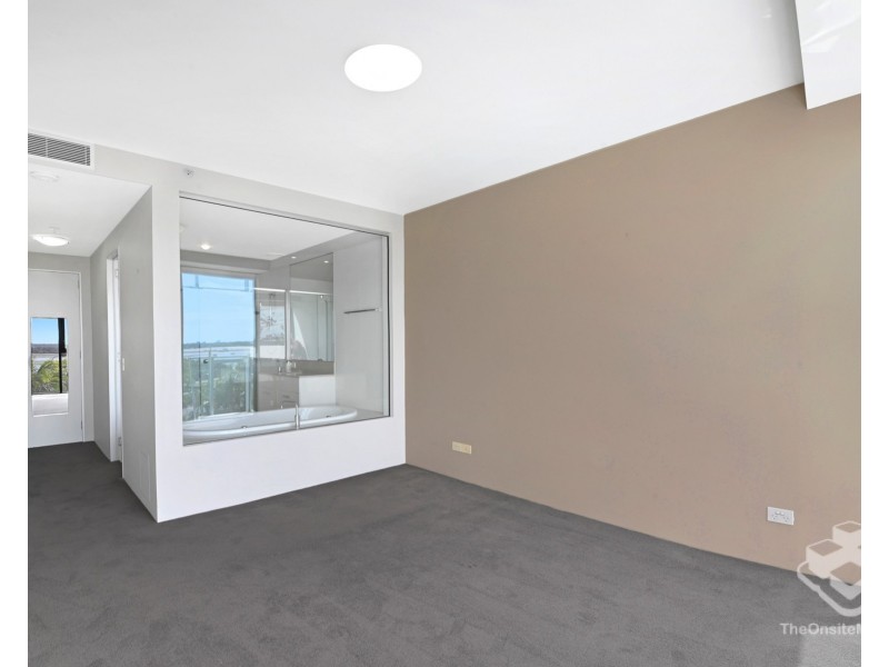 ID:21194303/230 Marine Parade, Labrador QLD 4215