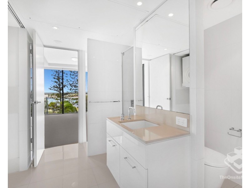 ID:21194303/230 Marine Parade, Labrador QLD 4215