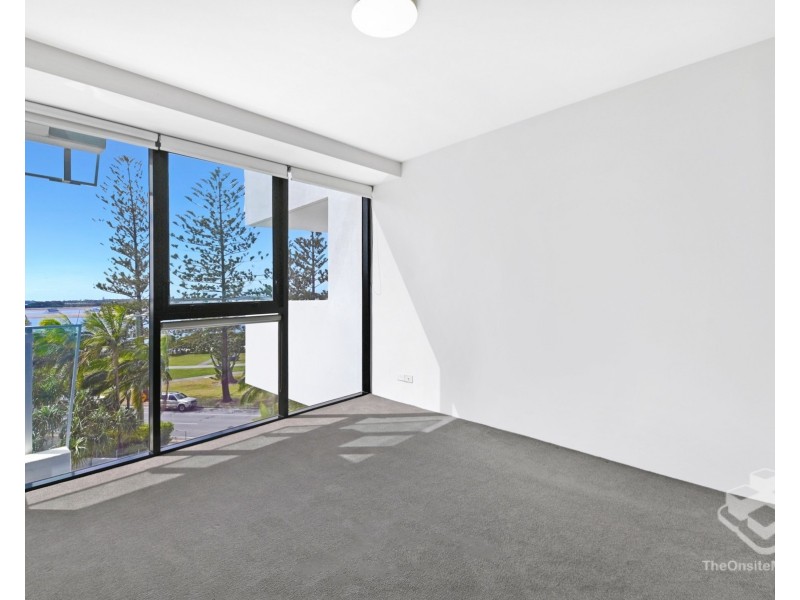 ID:21194303/230 Marine Parade, Labrador QLD 4215