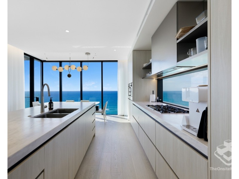 20/2 Charles Avenue, Broadbeach QLD 4218