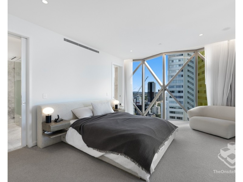 20/2 Charles Avenue, Broadbeach QLD 4218