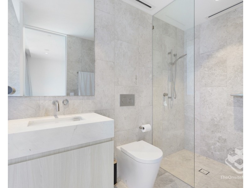 20/2 Charles Avenue, Broadbeach QLD 4218