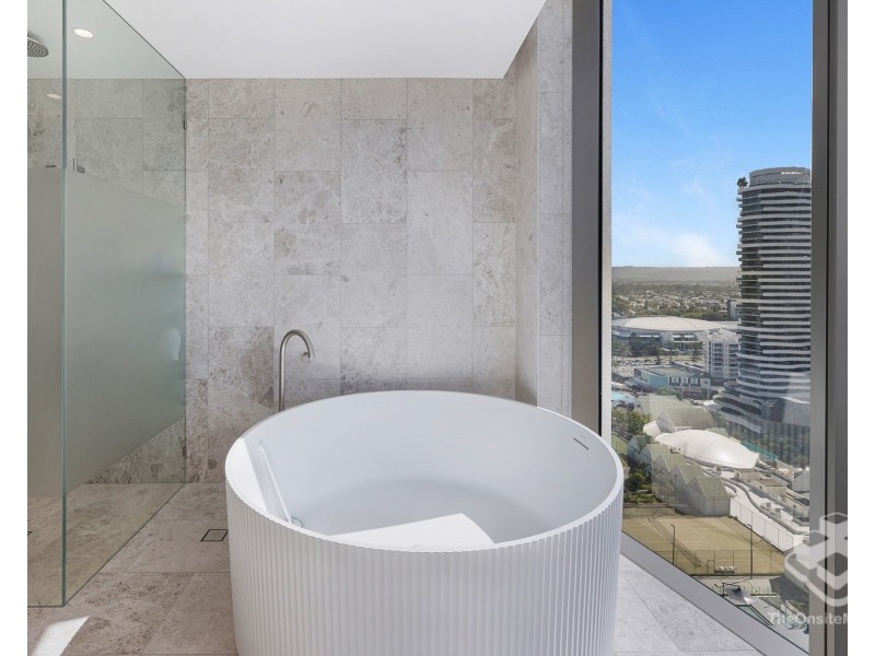 20/2 Charles Avenue, Broadbeach QLD 4218