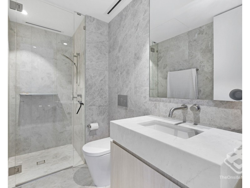 20/2 Charles Avenue, Broadbeach QLD 4218