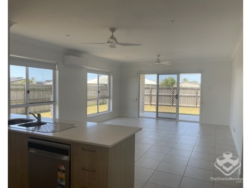 8 Lady Elliot Crescent, Eli Waters QLD 4655