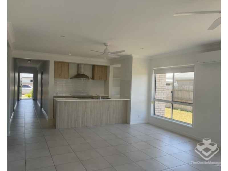 8 Lady Elliot Crescent, Eli Waters QLD 4655