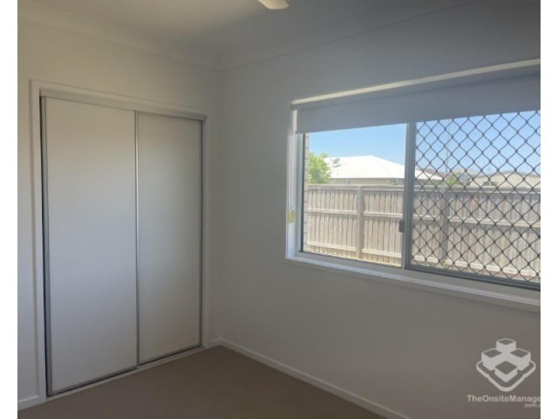 8 Lady Elliot Crescent, Eli Waters QLD 4655