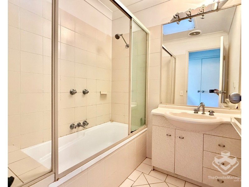 ID:21194548/215 Cottesloe Drive, Mermaid Waters QLD 4218