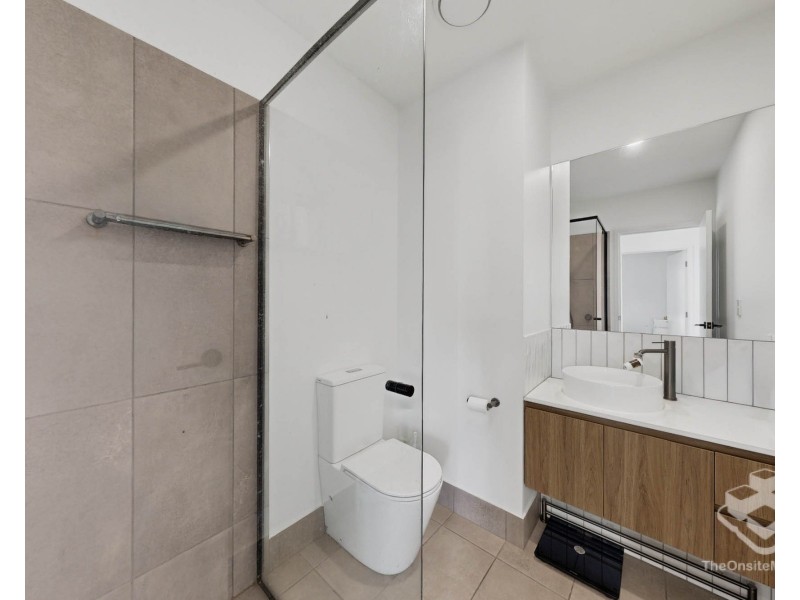 8 Lawrence Lyons place, Kenmore QLD 4069
