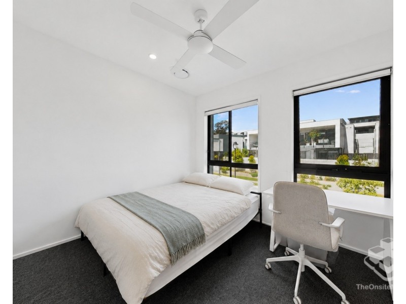 8 Lawrence Lyons place, Kenmore QLD 4069