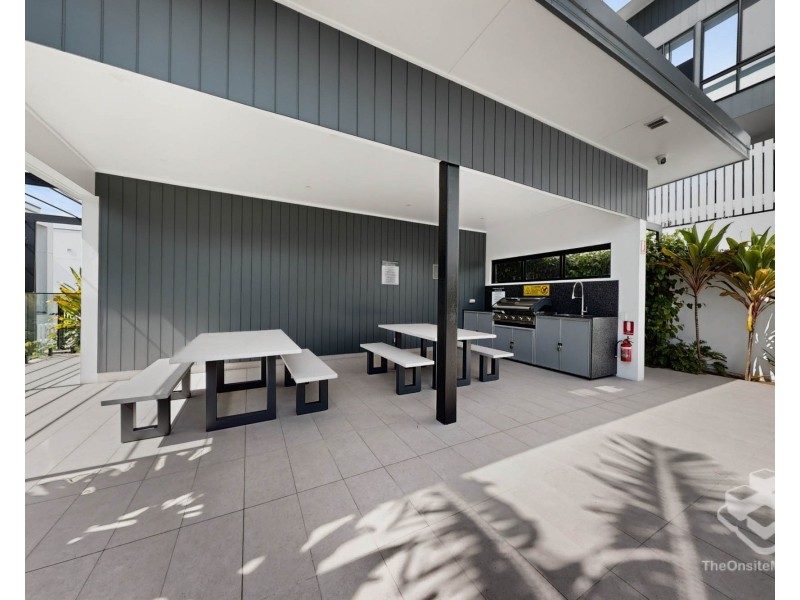 8 Lawrence Lyons place, Kenmore QLD 4069