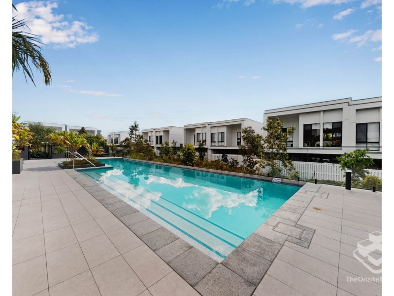 8 Lawrence Lyons place, Kenmore QLD 4069